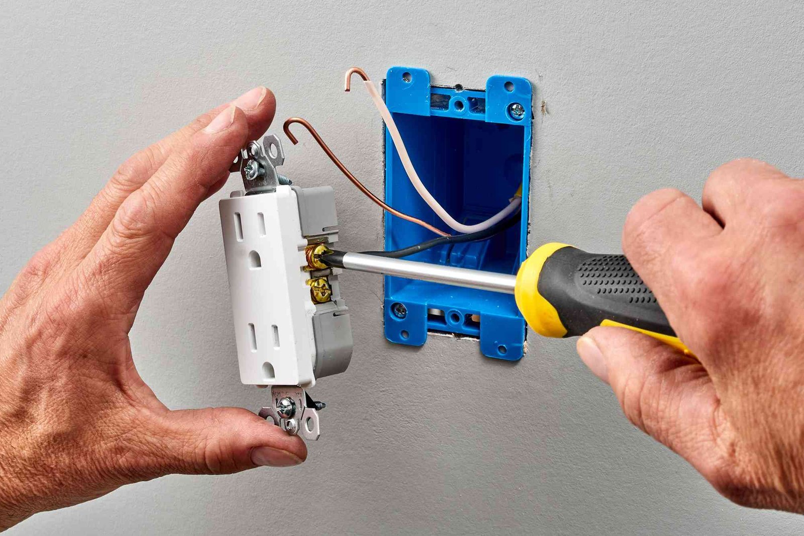 Outlet-and-Switch-Installation-Repair