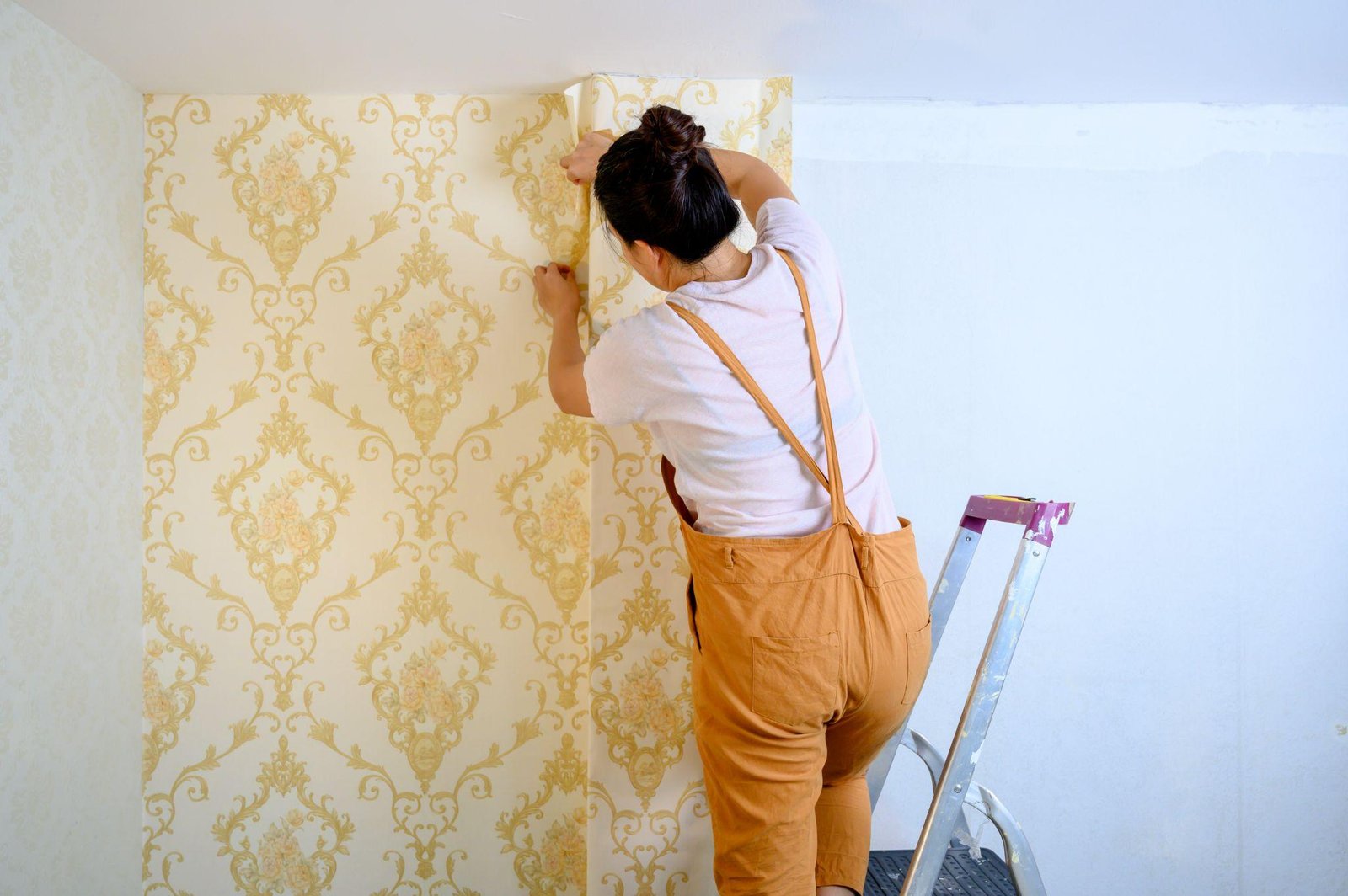 Wallpaper-stripping-and-hanging